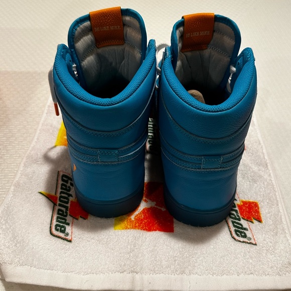 Air Jordan 1 Retro “Like Mike” - Picture 4 of 10